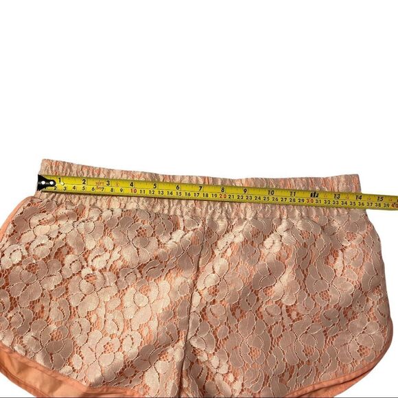 Princess Vera Wang Women’s Peach and Lace Athletic Shorts Size Small - Picture 9 of 11